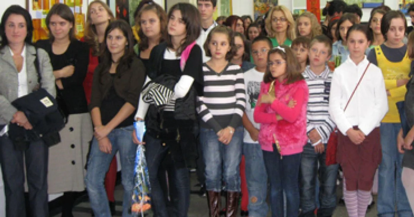 Neamţ: Sute de pietreni şi-au înscris copiii la Şcoala Populară de Artă