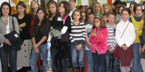 Neamţ: Sute de pietreni şi-au înscris copiii la Şcoala Populară de Artă