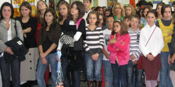 Neamţ: Sute de pietreni şi-au înscris copiii la Şcoala Populară de Artă