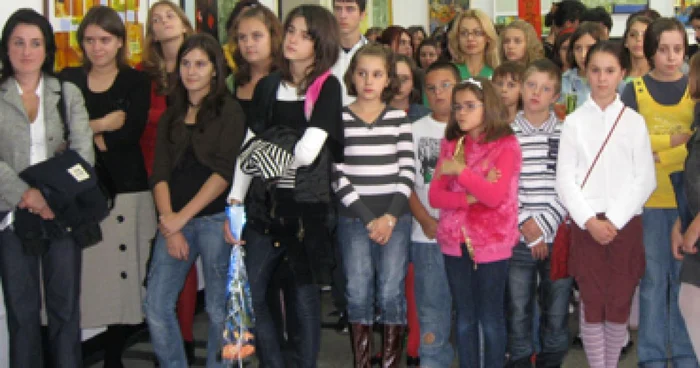 Neamţ: Sute de pietreni şi-au înscris copiii la Şcoala Populară de Artă