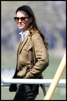 Kate Middleton cu ochelari de soare