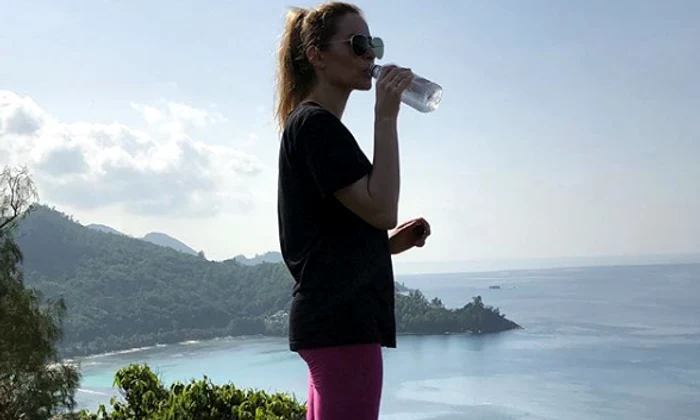 laura cosoi 11 png