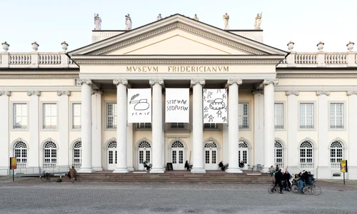 d15 Dan Perjovschi Anti War Drawings ©Nicolas Wefers 5 jpg