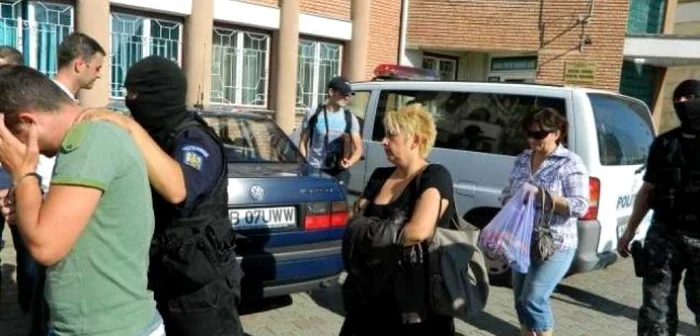Persoane aduse la poliţia Alba Iulia pentru cercetări în dosar