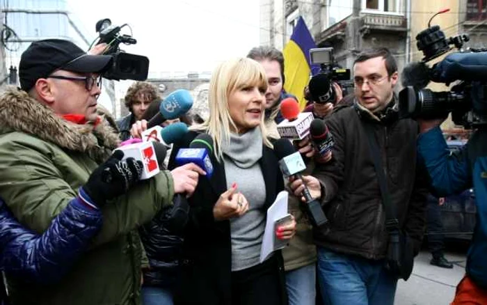 Elena Udrea, în faţa sediului DNA