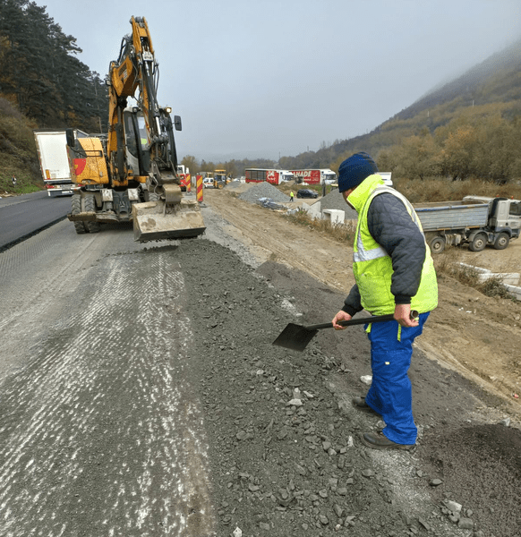 Trafic îngreunat pe Valea Oltului. Rute de ocolire a lucrărilor la carosabil