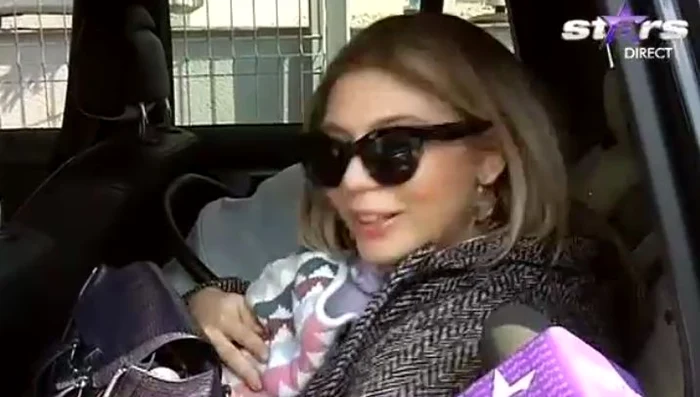 Sore şi-a ţinut fetiţa strâns la piept