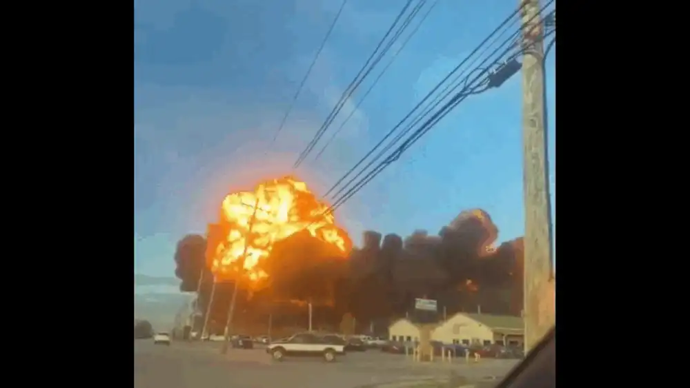 Un avion cargo s-a prăbușit în SUA și a explodat într-o minge de foc. Cel puțin 7 persoane au murit