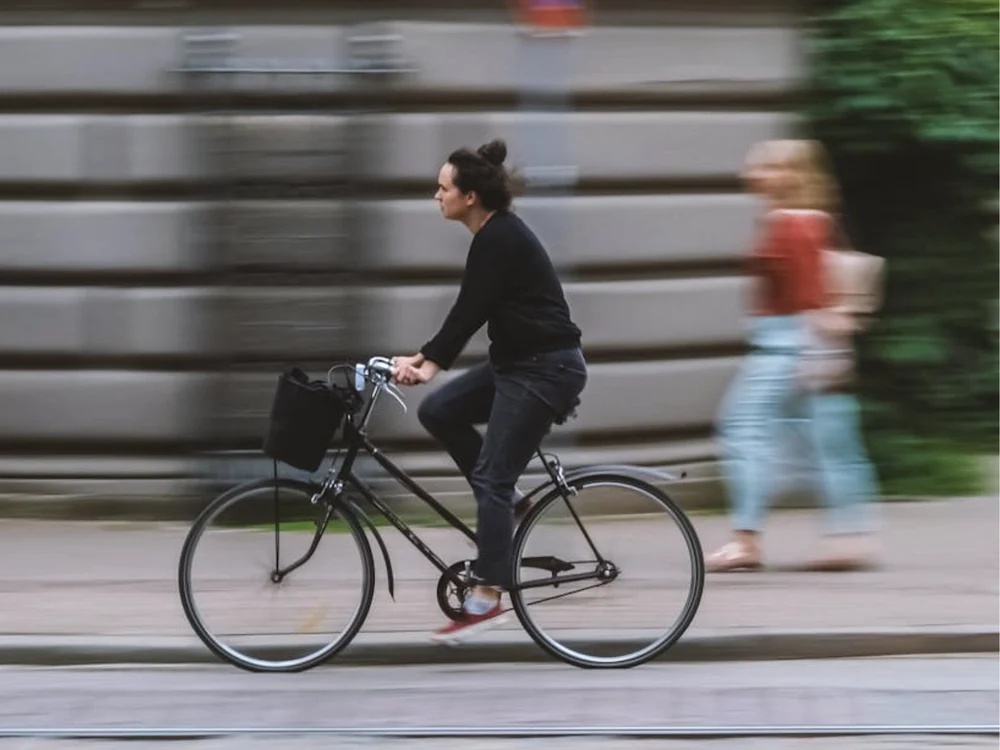 Piste de biciclete pe două străzi importante din București. FOTO: Pexels
