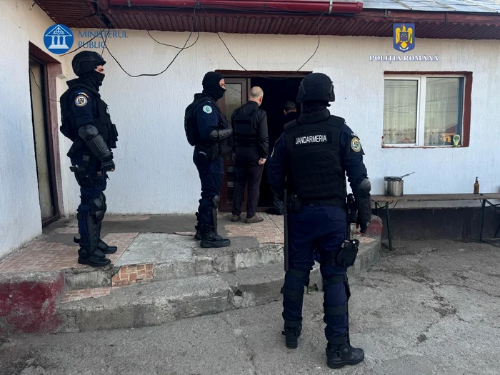 Perchezițiile au loc joi dimineață. FOTO IPJ Ialomița