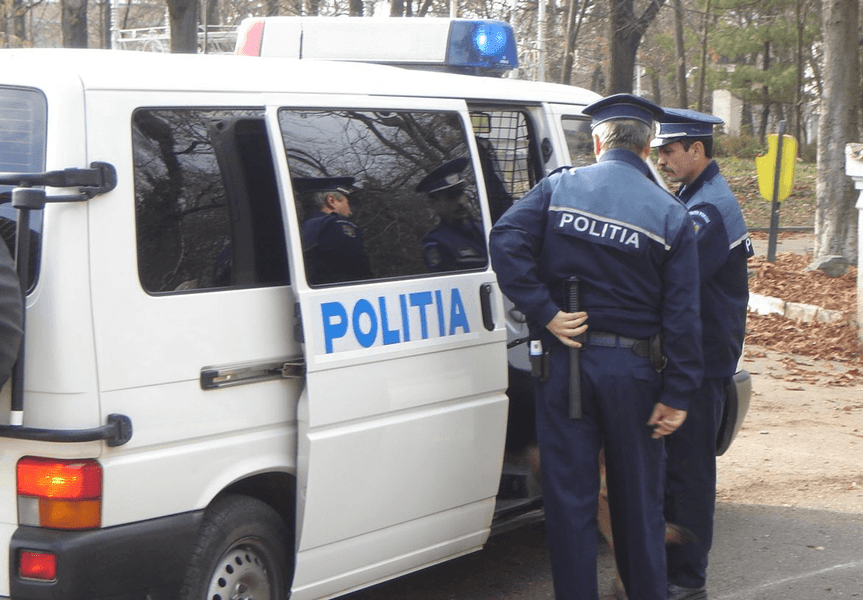 Basarabeni cu acte false de ședere în Neamţ. O moldoveancă a fost escortată la graniţă