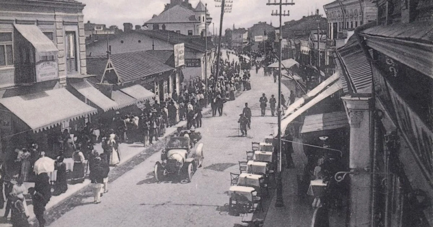 Câmpina, în jurul anului 1900, bulevardul central al oraşului, Carol I FOTO carte poştală de epocă