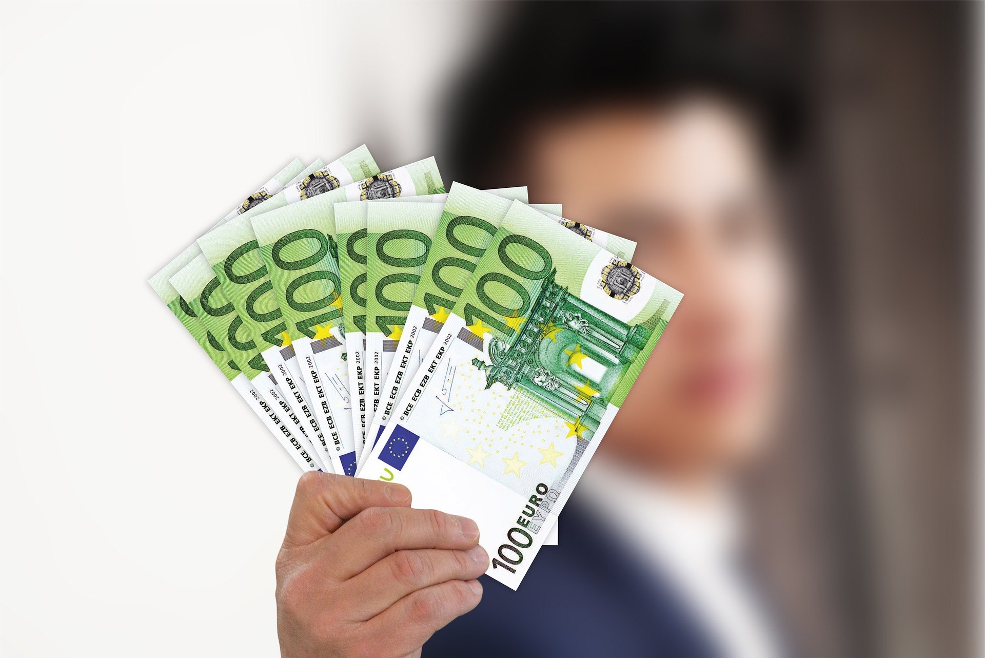Un cunoscut economist român oferă un premiu de 100.000 de euro, cu o singură condiție. „Vi-i dau eu, mă angajez aici”