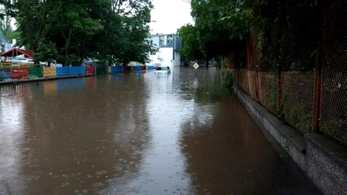 
    Mai multe străzi din Bulgaria au fost inundate   