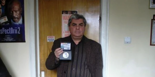 Meseria de detectiv îi vine ca o mănuşă