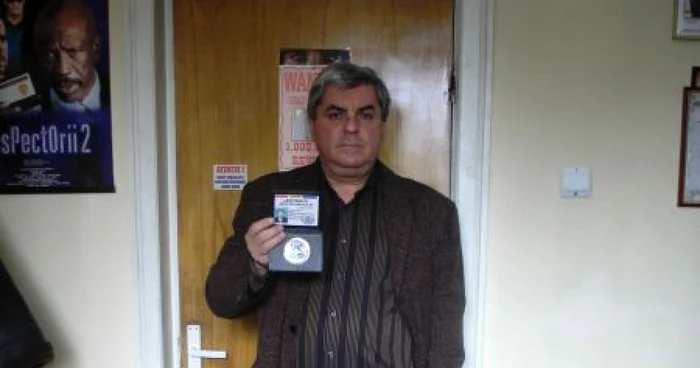 Meseria de detectiv îi vine ca o mănuşă