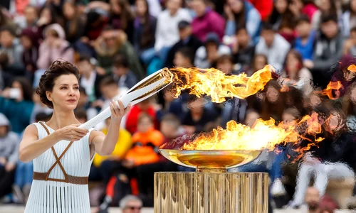 flacara olimpica shutterstock 749424172 jpg
