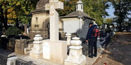 Crucea ridicată peste cripta savantului Ermil Pangrati  