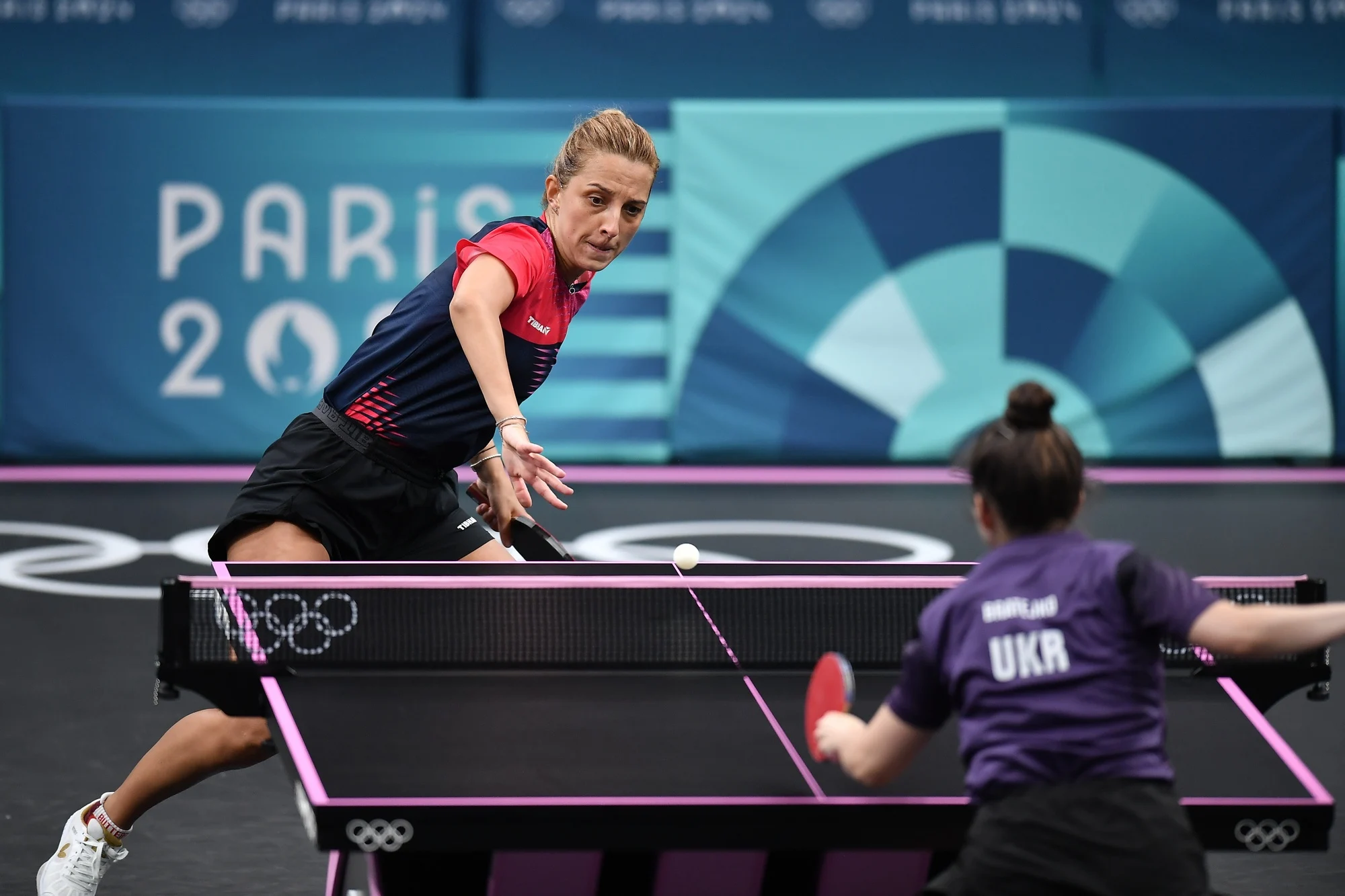 Fetele de la tenis de masă s-au săturat de vorbe goale. Își cer apăsat banii câștigați de pe urma competițiilor