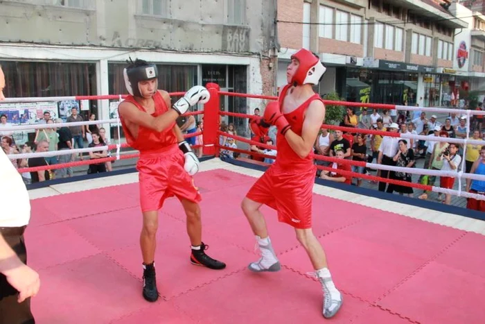 Gala de box in strada