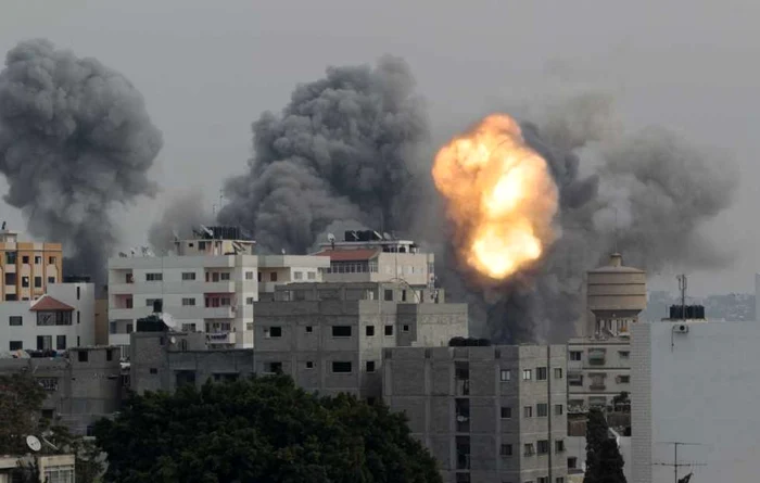 Explozie în timpul unui raid israelian în Fâşia Gaza FOTO Reuters