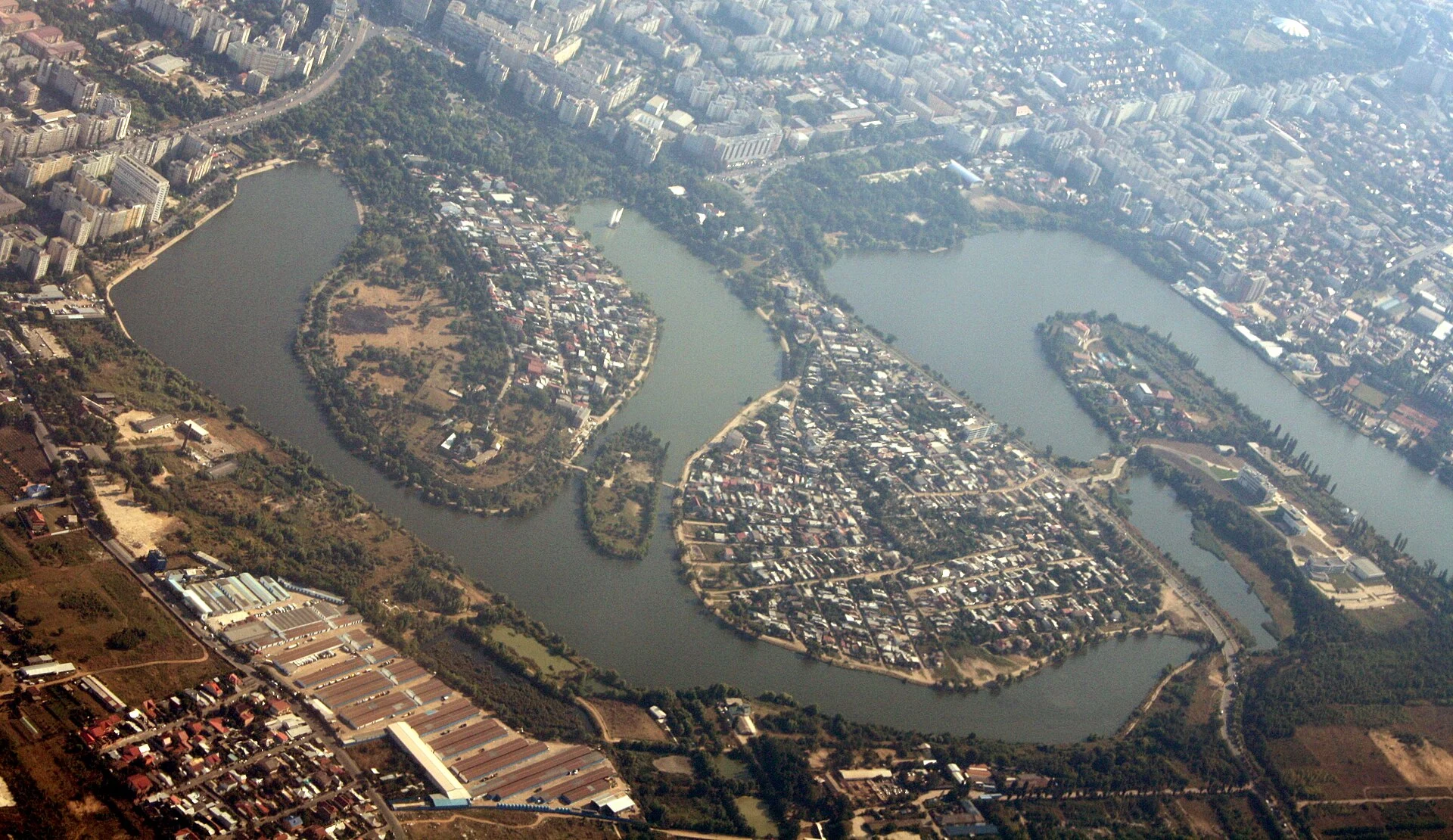 Tragedie în Capitală: o persoană s-a înecat în Lacul Tei