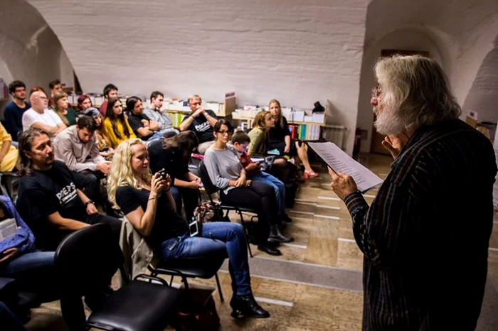 „Nu cred că voi fi în stare să înţeleg mai mult pe măsură ce îmbătrînesc“   interviu cu Lloyd SCHWARTZ jpeg