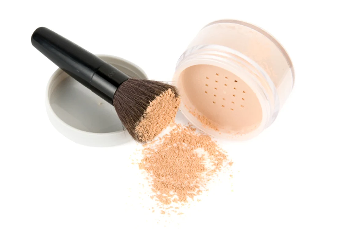 
    Alternează pudra minerală cu crema cu vitamina A, care de asemenea ajută la prevenirea îmbătrânirii premature.www.clicksanatate.ro  