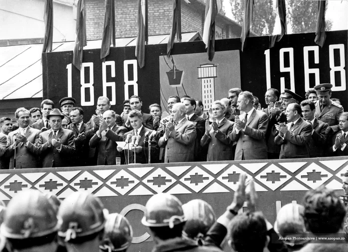 Dictatorul aplaudat la scenă deschisă FOTO Azopan