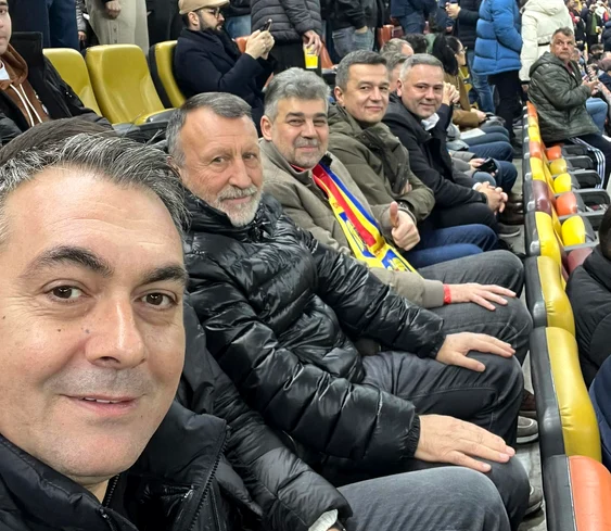 Sorin Grindeanu și Paul Stănescu, alături de Marcel Ciolacu, la un meci de fotbal. FOTO: Marian Mina