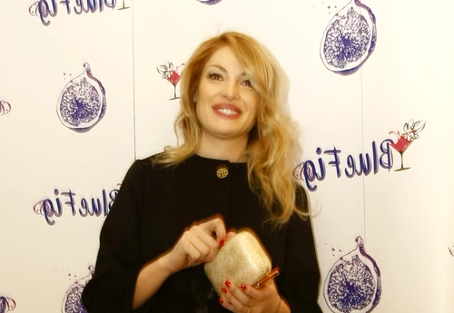 Valentina Pelinel îşi respectă în continuare contractele de imagine chiar dacă mai are puţin şi naşteFoto: David Muntean