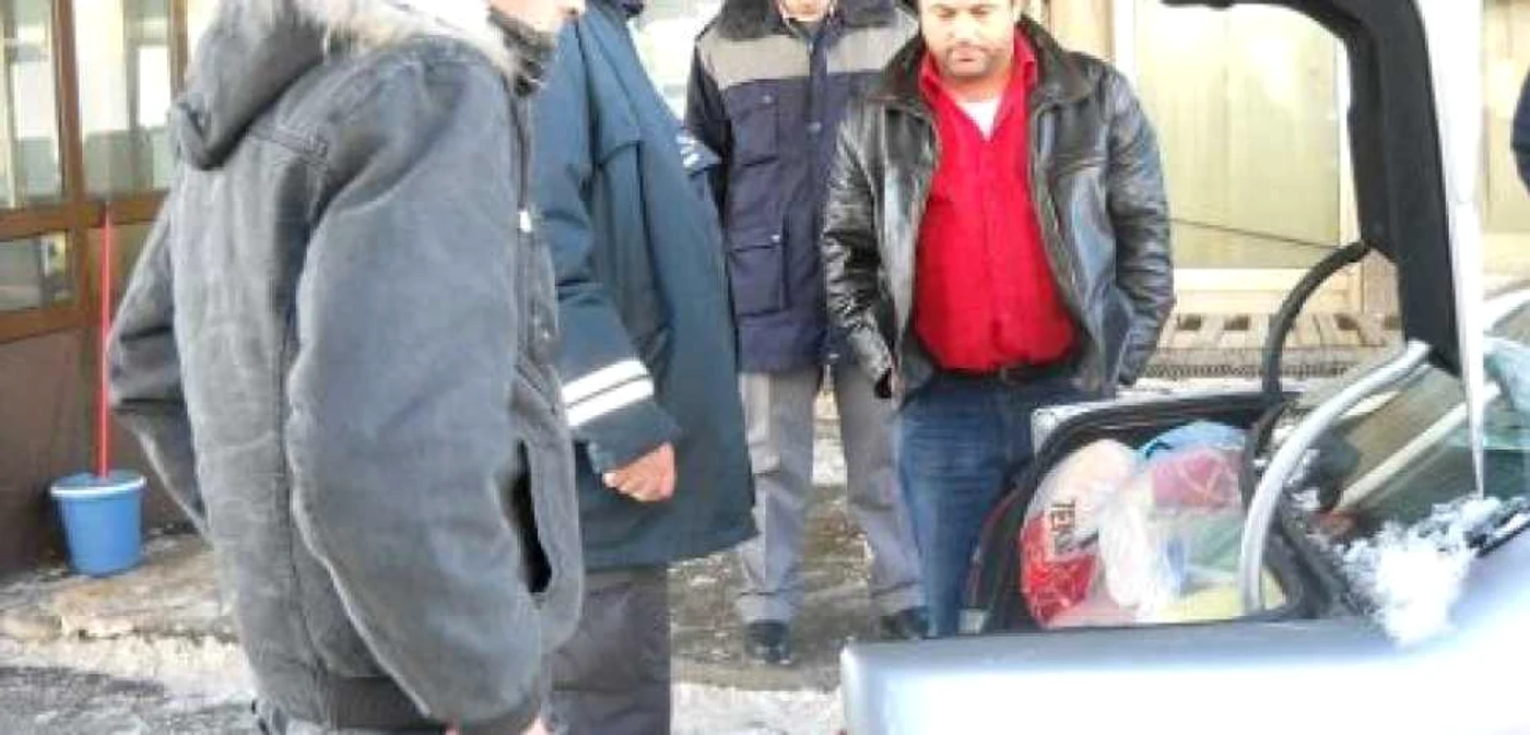 Bunurile pe care le introduc în ţară sunt, în general, cadouri pentru apropiaţi. Foto: Arhivă
