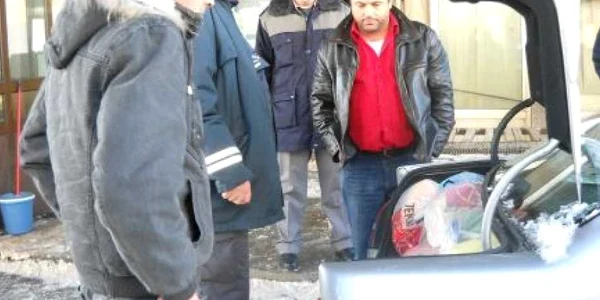 Bunurile pe care le introduc în ţară sunt, în general, cadouri pentru apropiaţi. Foto: Arhivă
