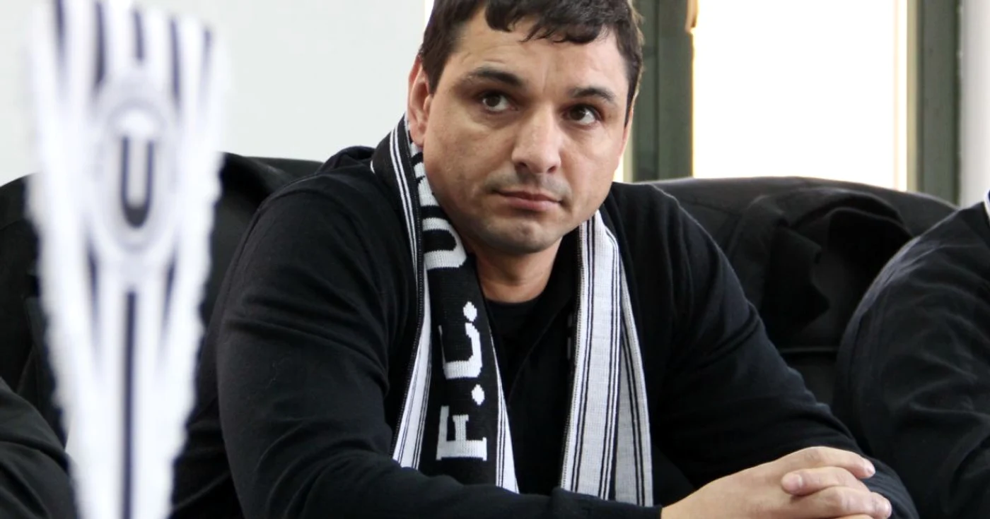 Ganea (centru) a debutat cu o înfrângere la "U" Cluj, 1-3 cu Steaua. FOTO: m.transilvanialive.ro
