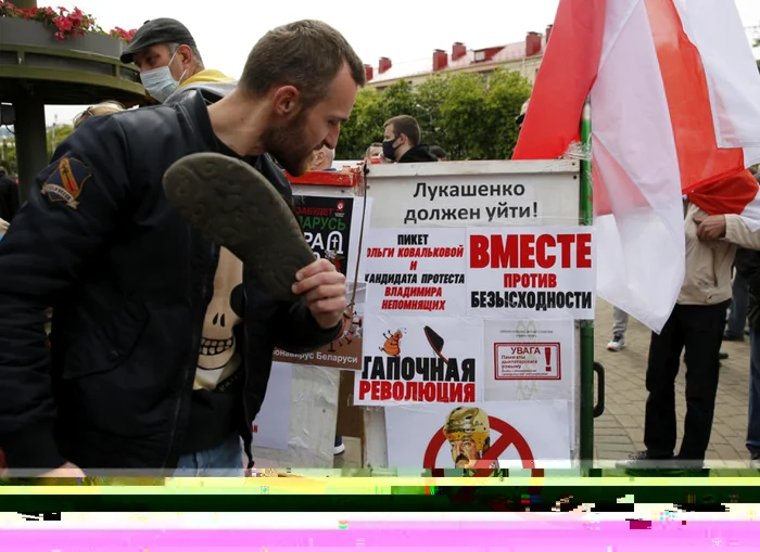 Un contestatar al regimului Lukasenko FOTO EPA-EFE