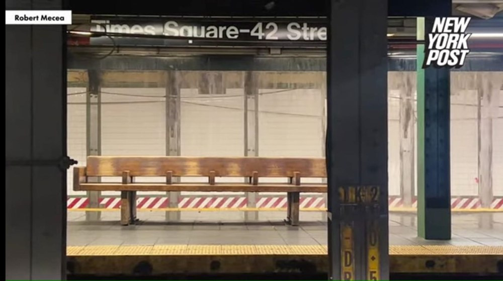 Cea mai cunoscută stație de metrou din New York, Times Square,  afectată de o inundație spectaculoasă  