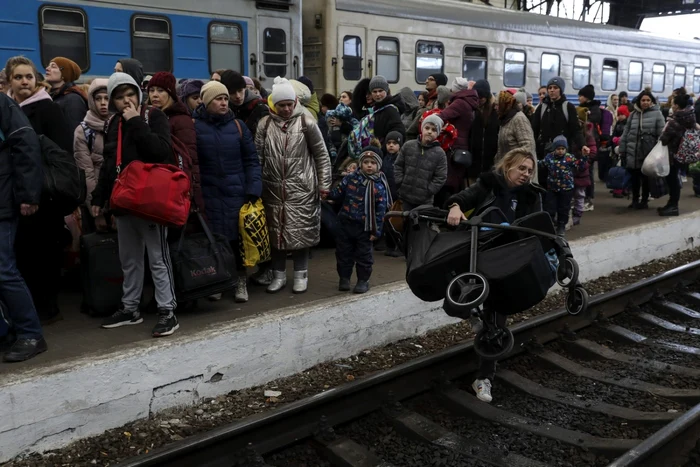 Razboi in Ucraina refugiati 6-7 martie 2022  soldati civili FOTO EP-EFE