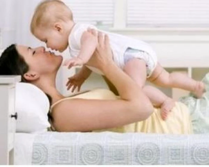 
    Legea mai prevede menţinerea pragului de 3.400 de lei la acordarea procentului de 85% din venitul net, în primul an, şi la 1.200 de lei, dacă femeile optează să stea acasă doi ani.  