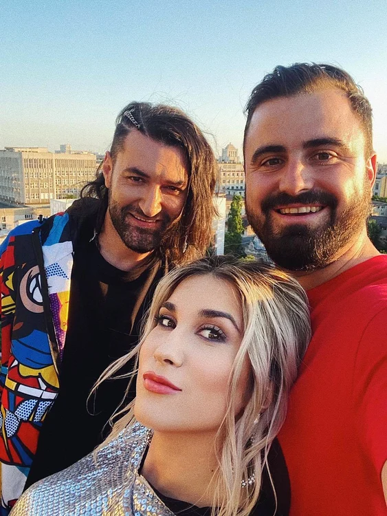 Pe Adda o vom revedea la Te cunosc de undeva, dar şi în noul videoclip pe care l-a lansat împreună cu Smiley pentru melodia Sâmbătă seara