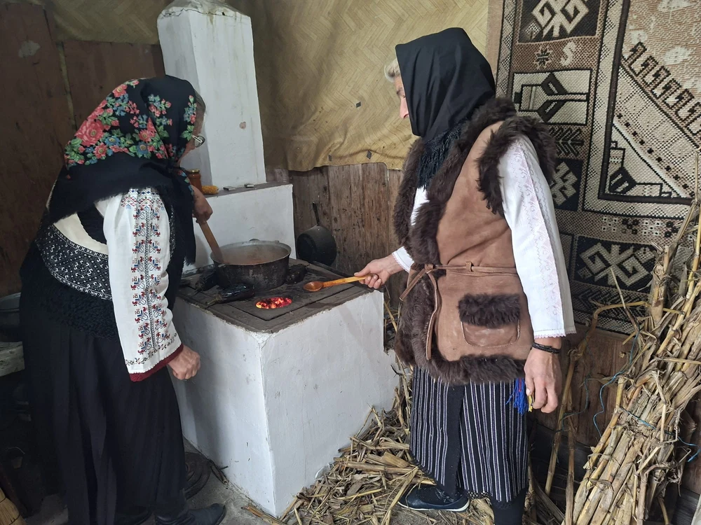 Zacuscă moldovenească a la „Mihai Viteazul”. Rețeta din bătrâni care transformă o tocană banală de legume într-un festival irezistibil de arome