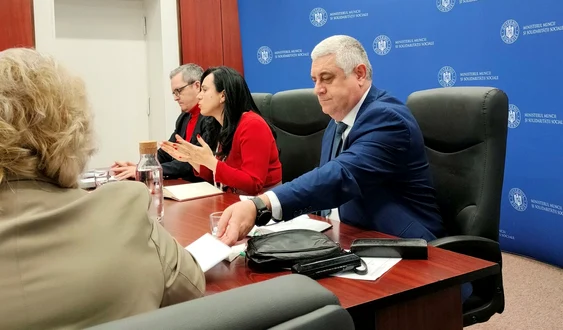 Ministrul Muncii Simona Bucura Oprescu în discuții cu reprezentanții sindicatelor