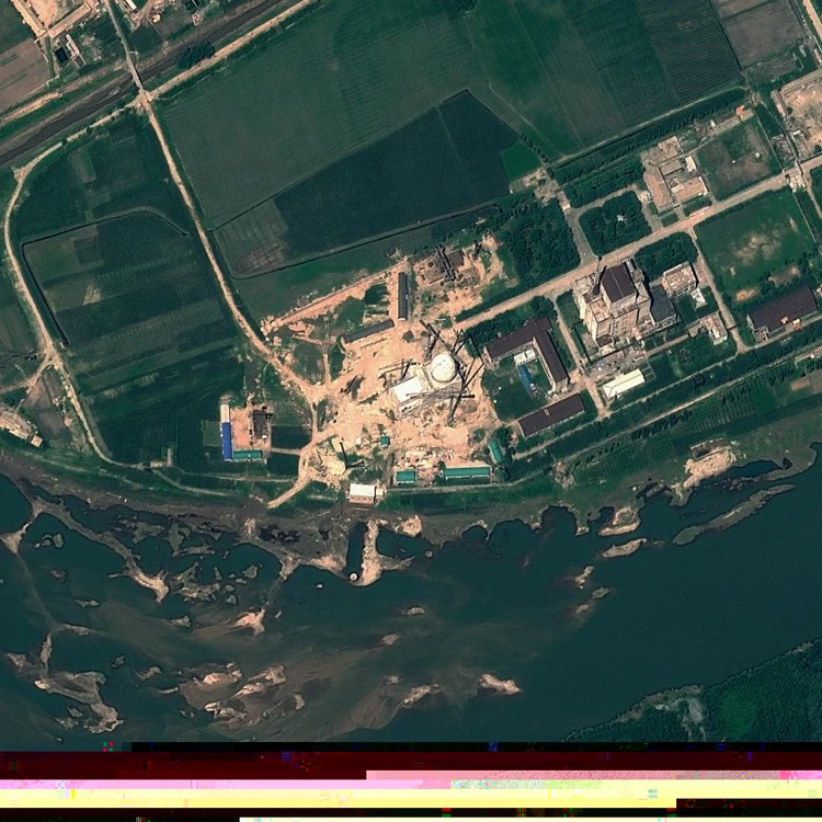 Imagine prin satelit a complexului nuclear Yongbyon din Coreea de Nord FOTO AFP