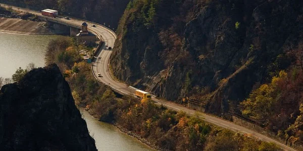 valea oltului  peisaj jpg