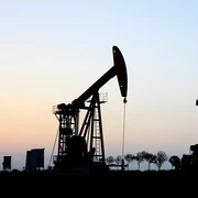 industrie petroliera sonda petrol shutterstock 1904450362 jpg