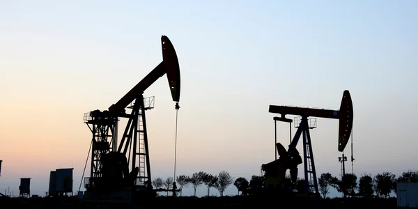 industrie petroliera sonda petrol shutterstock 1904450362 jpg