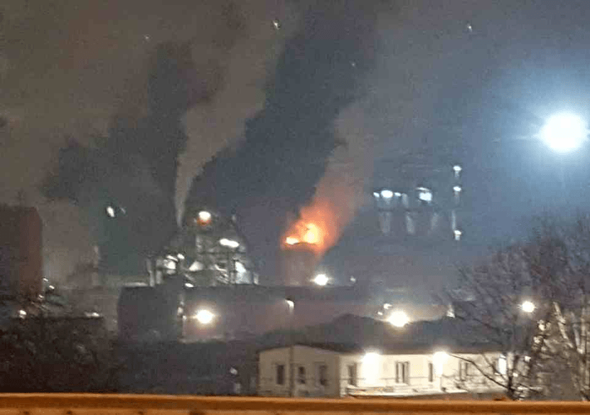 Explozie și incendiu puternic la Kronospan Sebeș. S-a aprins un buncăr de praf VIDEO