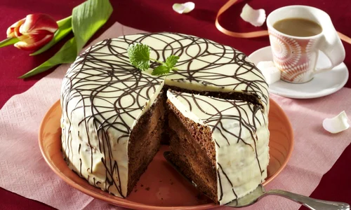 tort cu crema de cafea si ciocolata alba jpeg