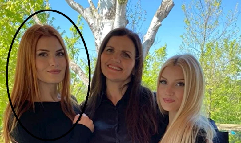 Paula Onofrei, alături de mama și sora sa Arhivă personală