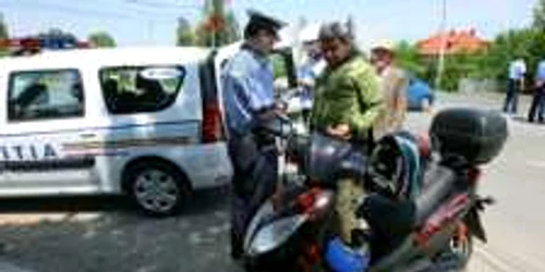 Mopediştii, un pericol în trafic