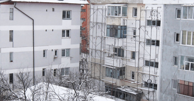 Câteva blocuri din oraş au fost în schele anul trecut